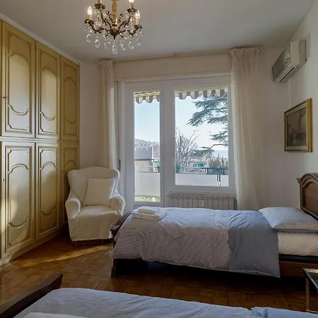 Portosole Roomy Garden Flat דירה