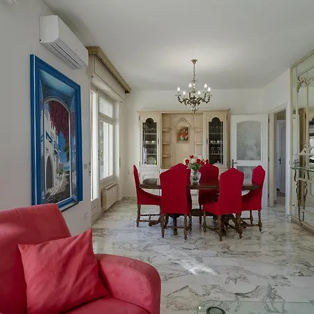 דירה Portosole Roomy Garden Flat *