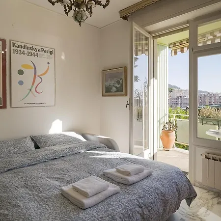 Portosole Roomy Garden Flat דירה *