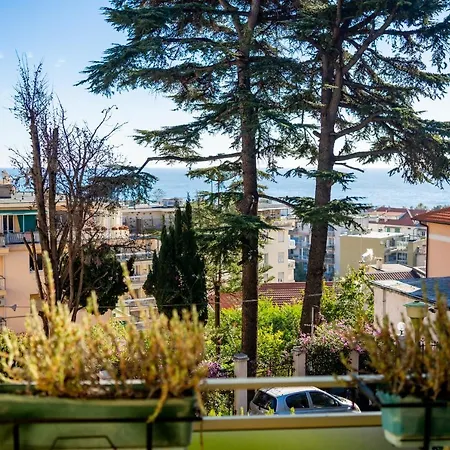 דירה Portosole Roomy Garden Flat סנרמו