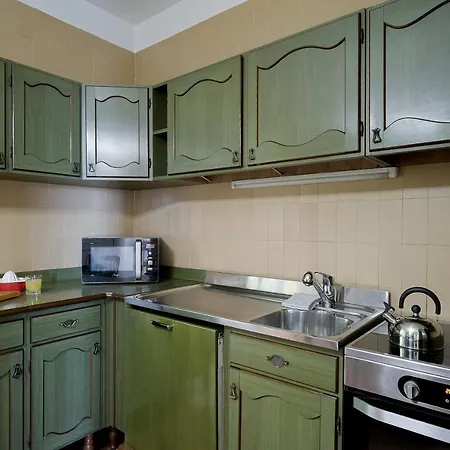 Portosole Roomy Garden Flat דירה