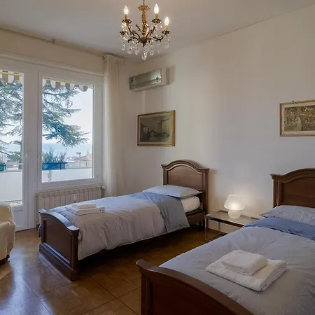 Portosole Roomy Garden Flat דירה
