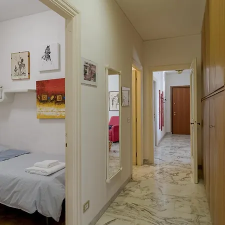 Portosole Roomy Garden Flat דירה *
