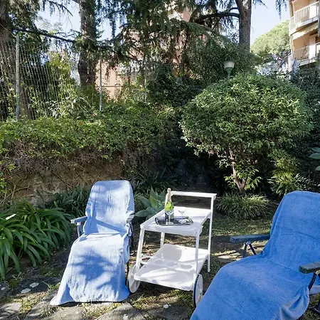 Portosole Roomy Garden Flat Apartmán *